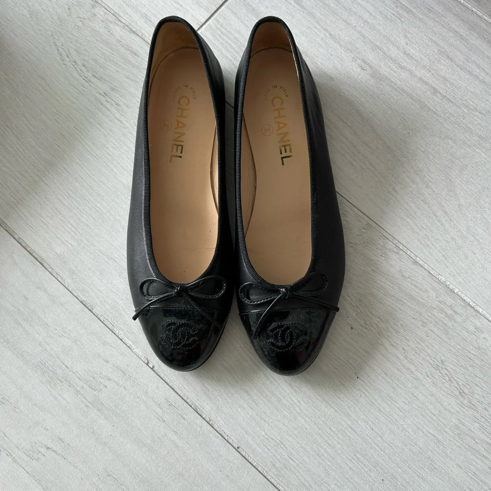 Chanel flats width C only made for Hawaii - Picture 1 of 4